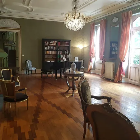 Le Manoir Du Thouron Гостевой дом 3*