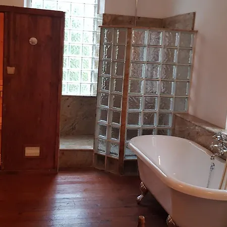 Гостевой дом Le Manoir Du Thouron Saint-Sulpice (Oise)