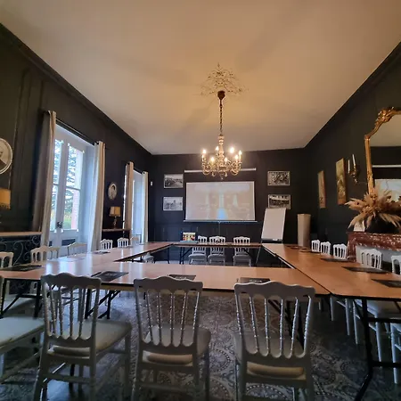 بيت ضيافة Le Manoir Du Thouron 3*