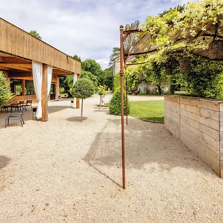 بيت ضيافة Le Manoir Du Thouron