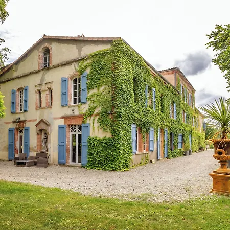 بيت ضيافة Le Manoir Du Thouron 3*