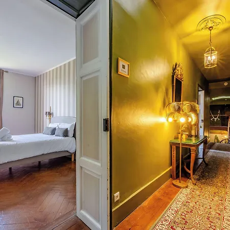 بيت ضيافة Le Manoir Du Thouron