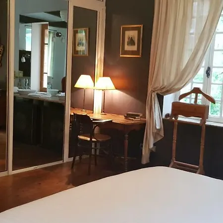 بيت ضيافة Le Manoir Du Thouron